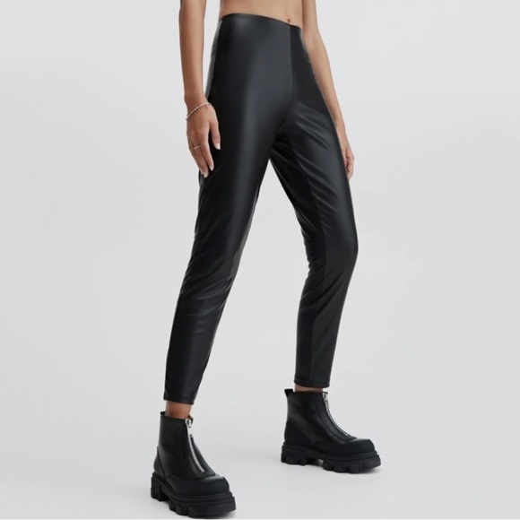 NWT Fabletics Vegan Leather High-Waisted Legging in Black - Picture 3 of 9